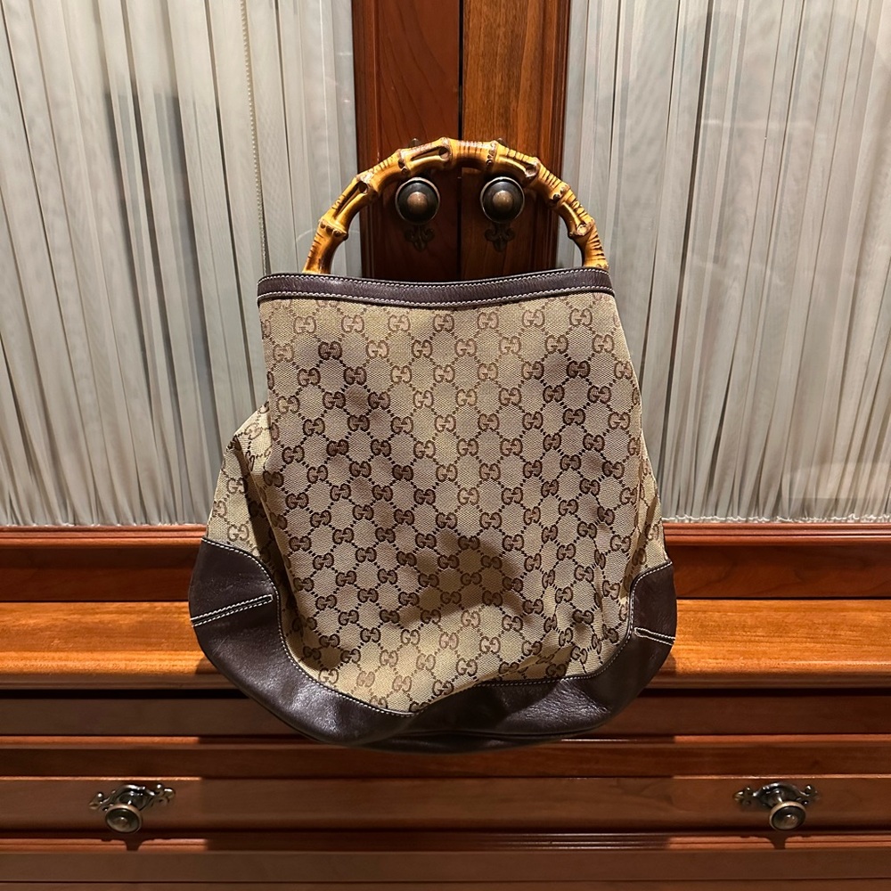 Barely used bamboo handle Gucci bag